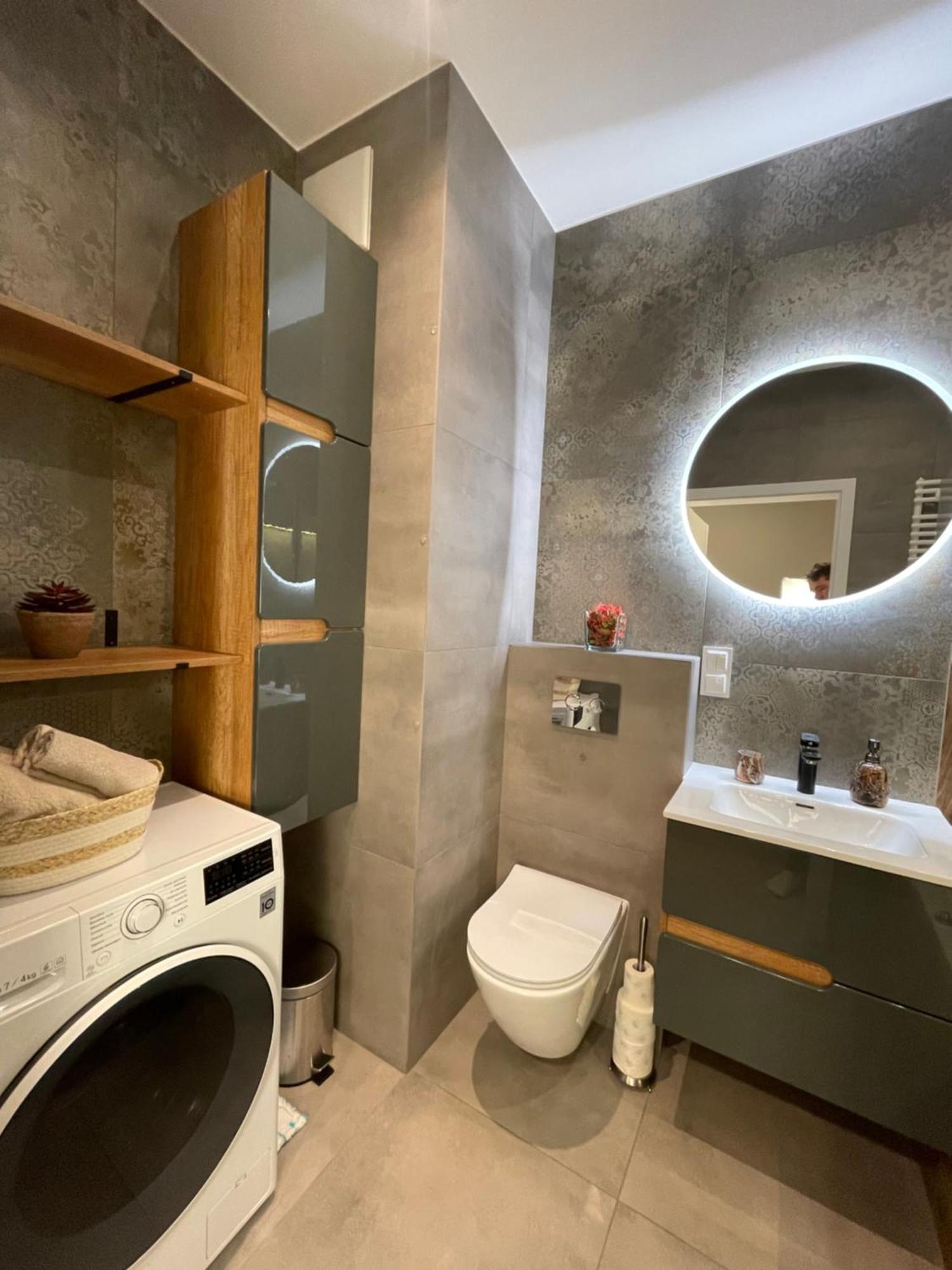 Essence Lux Apartment, Free Parking, Self Check-in 24h Apartament *