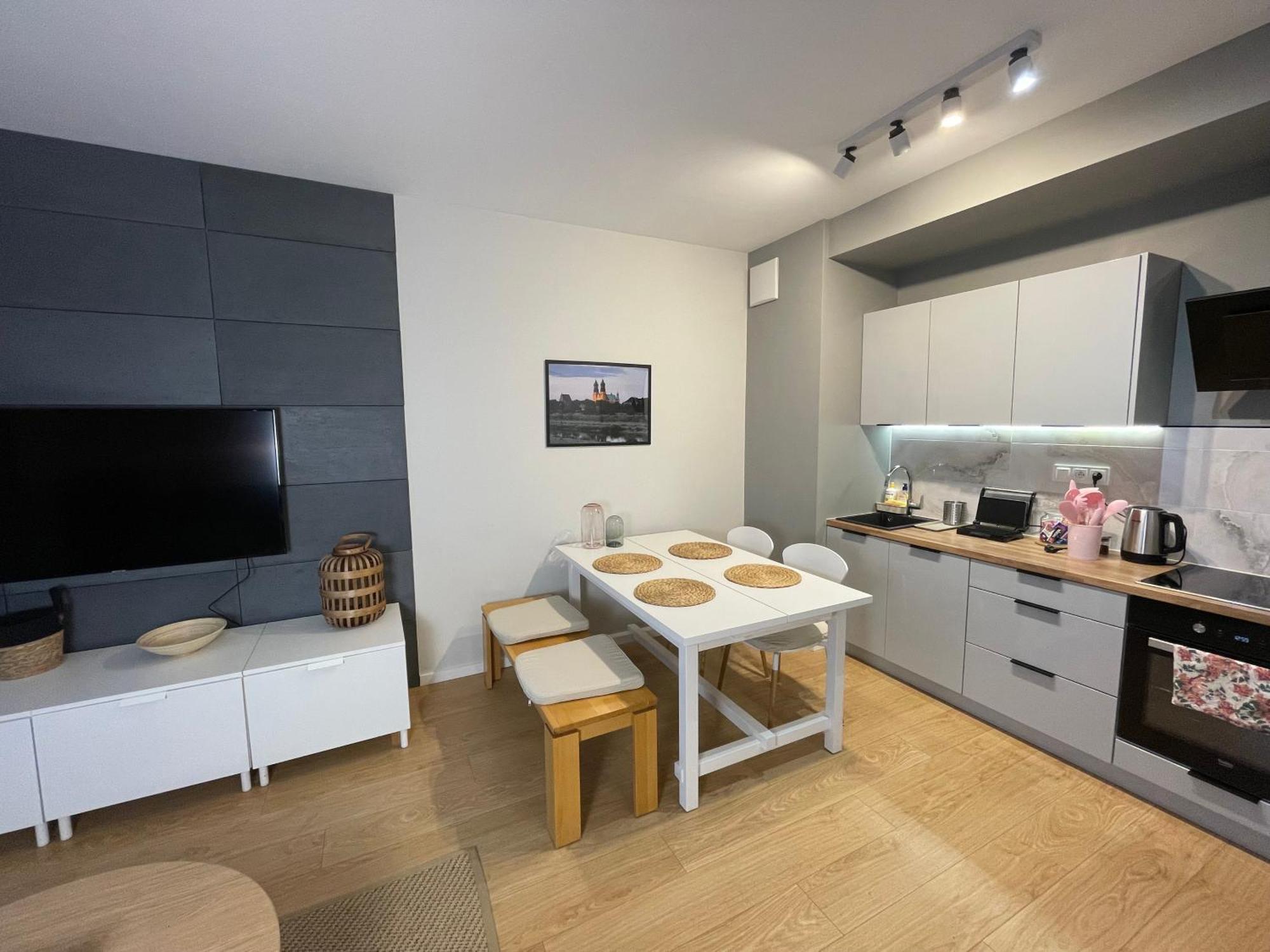 Essence Lux Apartment, Free Parking, Self Check-in 24h * Poznań